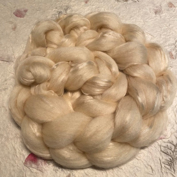 IxCHeL Fibre& Yarns Blue Faced Leicester Seaweed Cashmere Tops colourway Natural