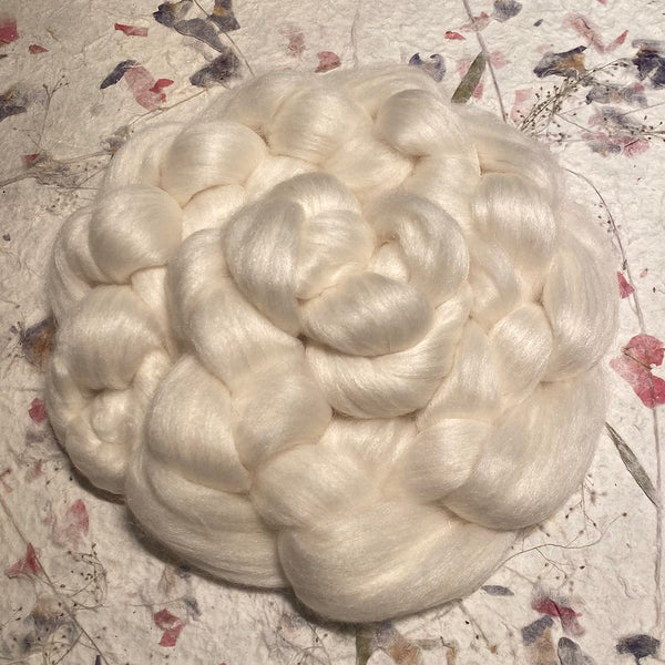 Ixchel Fibre & Yarns Blossom Bunny Tops colourway Snow