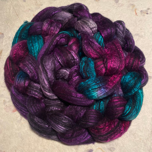 IxCHeL Fibre & Yarns Gothic Tops colourway Maskerade