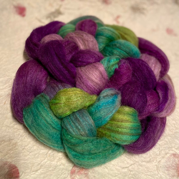 IxCHeL Fibre & Yarns Outlander Tops colourway Aurora