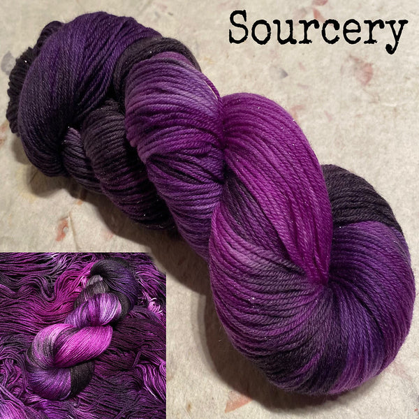 IxCHeL Fibre & Yarns Silver Star 4ply Sock Yarn colourway Sourcery