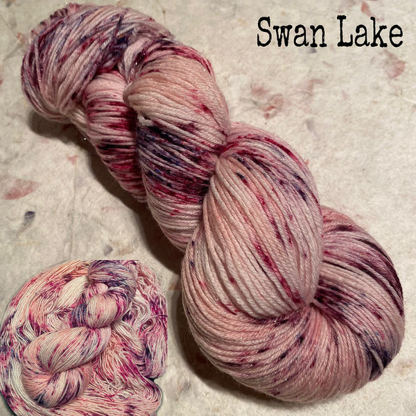 IxCHeL Fibre & Yarns Silver Star 4ply Sock Yarn colourway Swan Lake