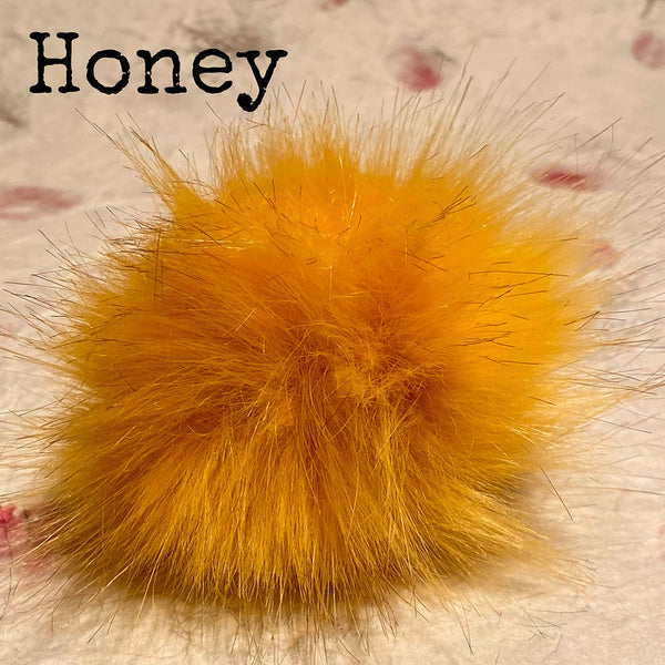 IxCHeL Fibre & Yarns Bunny Butt Pom Poms colourway Honey