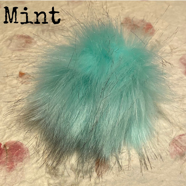 IxCHeL Fibre & Yarns Bunny Butt Pom Poms colourway Mint