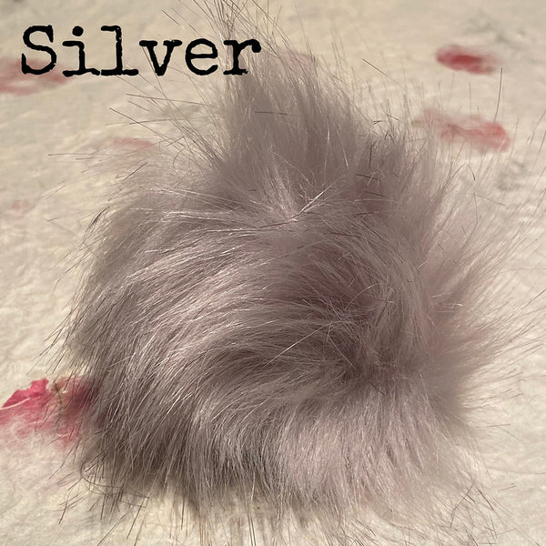 IxCHeL Fibre & Yarns Bunny Butt Pom Poms colourway Silver
