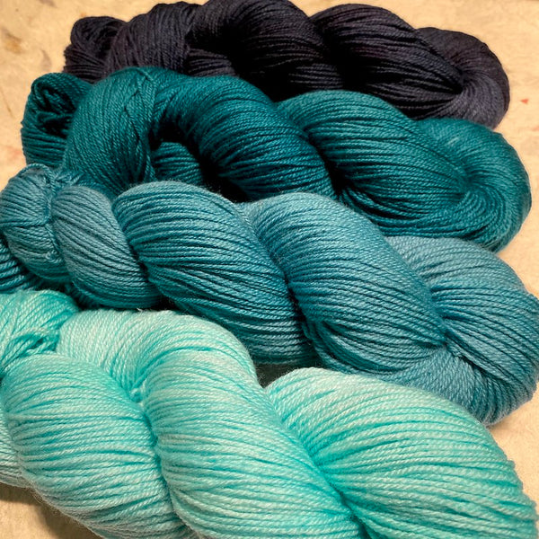 IxCHeL Fibre And Yarns 4ply Sock Yarn Geogradient Set colours of the Ocean
