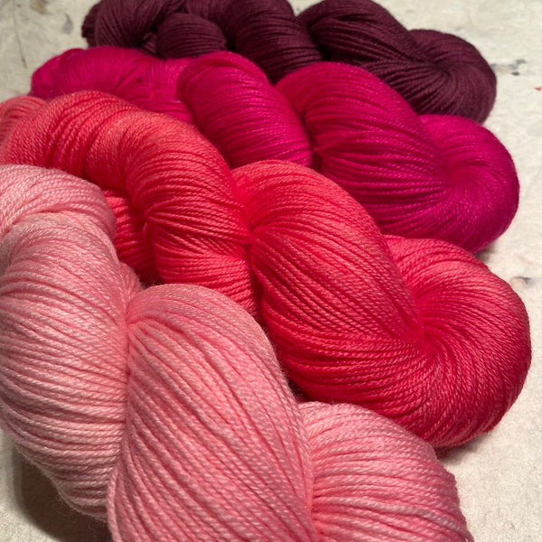 IxCHeL Fibre And Yarns 4ply Sock Yarn Geogradient Set colours of the Wonderland