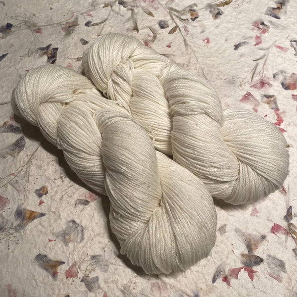 IxCHeL Fibre & Yarns Silver Star 4ply Sock Yarn colourway Silver Snow