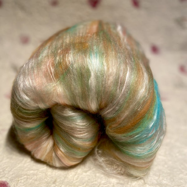 IxCHeL Fibre And Yarns Angora Silk Cashmere Batts colourway Snow Gum