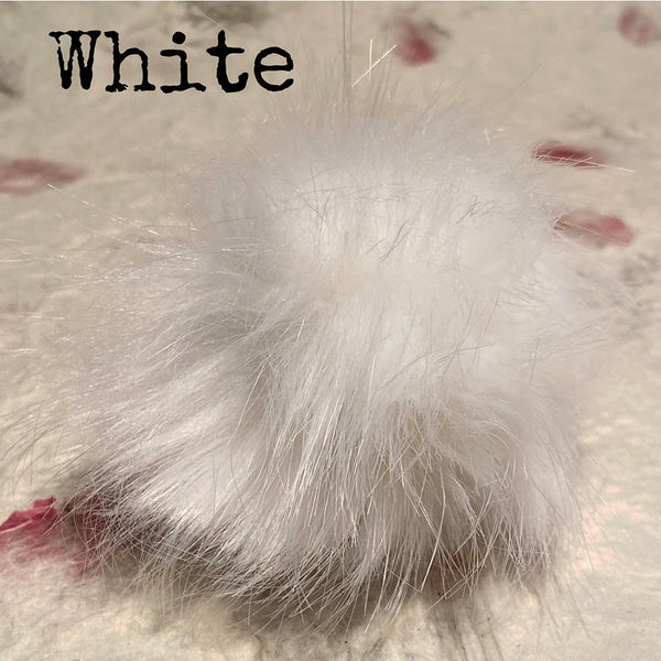 IxCHeL Fibre And Yarns Bunny Butt Pom Poms colourway White