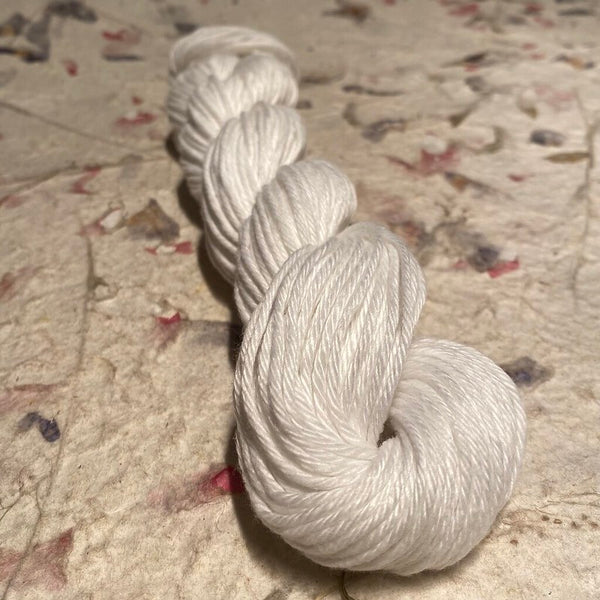 IxCHeL Fibre And Yarns Glow in the Dark Yarn close up