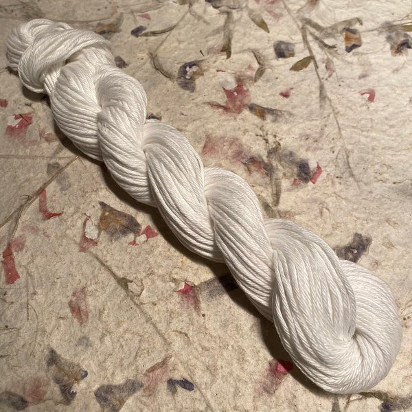 IxCHeL Fibre And Yarns Glow in the Dark Yarn colourway Natural