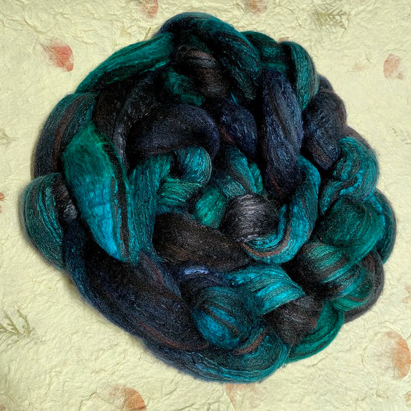 IxCHeL Fibre & Yarns Gothic Tops colourway Steampunk Ink