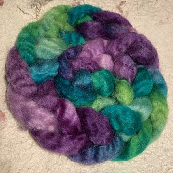 IxCHeL Fibre And Yarns Wensleydale Tops colourway Aurora