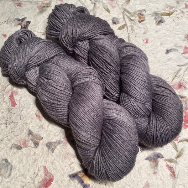 IxCHeL Fibre & Yarns 4ply Sock Yarn colourway Dark Grey Wolf