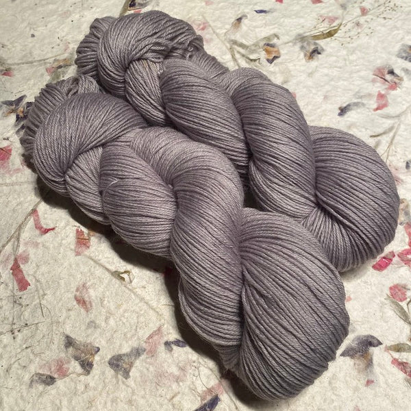 IxCHeL Fibre & Yarns 4ply Sock Yarn colourway Light Grey Wolf
