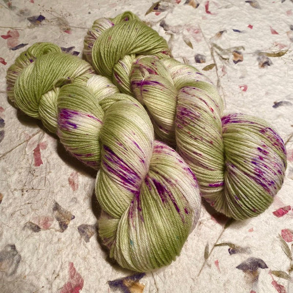 IxCHeL Fibre & Yarns 4ply Sock Yarn colourway Lilac Blooms